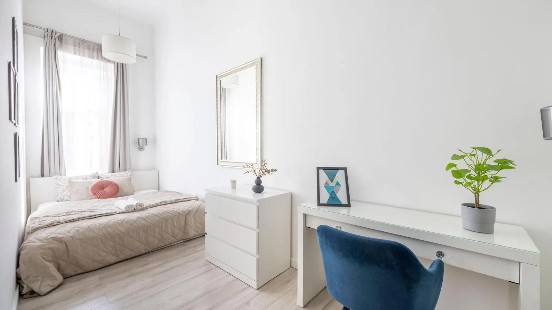 Deluxe Central Grand Residence W/ 5 Bedrms Budapest Apartment