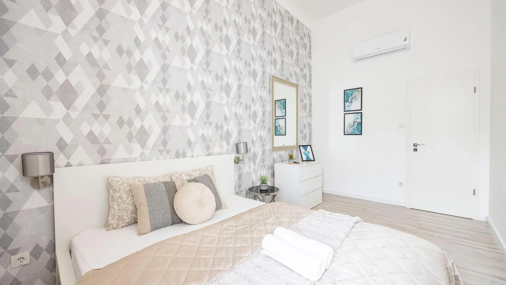 Apartment Deluxe Central Grand Residence W/ 5 Bedrms Budapest Hungary
