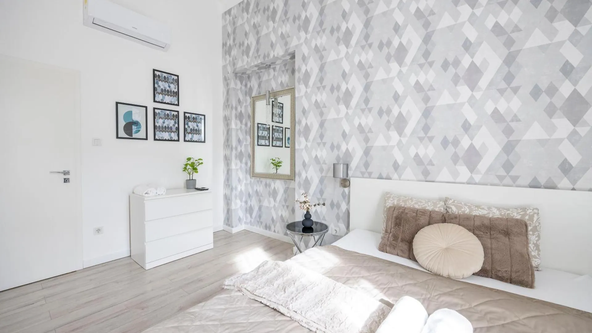 Deluxe Central Grand Residence W/ 5 Bedrms Budapest Hungary